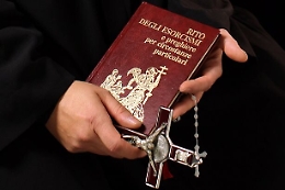 Palermo, esorcismi a luci rosse, condannato ex ufficiale dell'Esercito