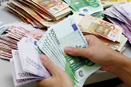 Ragusa,  anziché versare le tasse le intascava, arrestata una commercialista