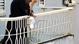 Si sporge dal balcone e cade, donna 80enne muore a Terrasini