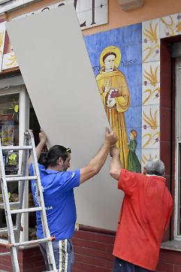 Corteo No G7 a Giardini, le foto dei negozianti che fanno le barricate
