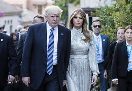 G7,  Melania incanta in argento al teatro greco per concerto Filarmonica