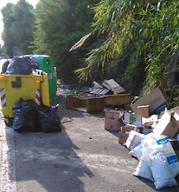 Catania, via Manzella: una discarica dove chiunque va a scaricare