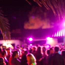 Al via la stagione del nightclubbing estivo, i nuovi percorsi della movida tra musica e street food