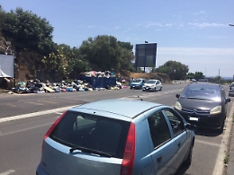 Catania, sorpresi ad abbandonare rifiuti in via Teseo: multati