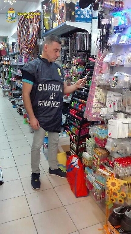 Scicli, la GdF ha sequestrato prodotti non sicuri per un valore di 220 mila euro