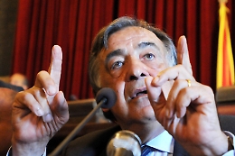 Immigrazione, sindaco di Palermo: «Denuncio l'Europa per genocidio»