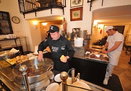 Epifania, focacce con la milza ai poveri di Palermo