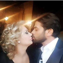 Tina Cipollari si separa dal marito e bacia l'amico e collega Gianni Sperti