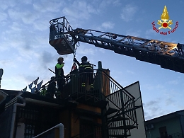 Aci Catena, vigili del Fuoco intervengono per soccorrere persona obesa