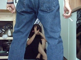 Catania: botte alla moglie davanti ai figli piccoli, arrestato