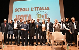 Gentiloni: «Pd compatto e vincente a testa alta»
Luca, i "Muppet" e la festa dell'unità minuscola