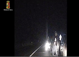 Comiso, folle fuga ad alta velocità, la Polizia costretta a sparare in aria per fermarlo