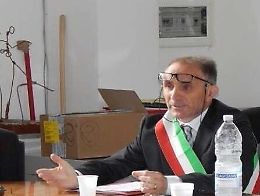 Sindaco di Longi decaduto: il fratello dirige banca che cura tesoreria comunale