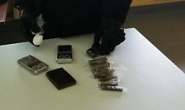 Vittoria, era ai domiciliari ma continuava a spacciare droga