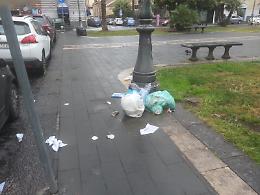 Catania, rifiuti in piazza Iolanda siamo alle solite: perchè nessuna multa?