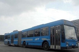 Solarino, arrestati due autisti dell'Ast che rubavano gasolio dal bus