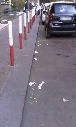 Catania, in via Santa Maria la Grande non si vede un operatore ecologico da settimane