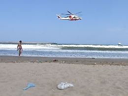 Ragazza annegata alla Plaia, continuano ricerche del fratello disperso