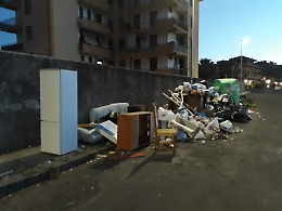 Catania, via Pacinotti: discarica  a cielo aperto