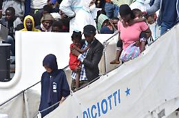 Sbarca a Catania un siriano che da quando ha visto morire la mamma sotto le bombe non parla più