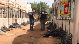 Vittoria, al lavoro nelle campagne tra topi e zanzare: arrestato “caporale” albanese