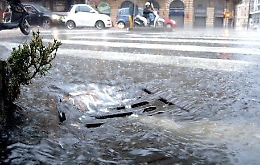 Violento nubifragio a Palermo: strade allagate e auto in panne