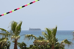 La "Maersk" ancora davanti a Pozzallo, il sindaco a Salvini: «Falla attraccare»