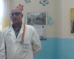 Rinuncia a vegliare la madre morta per non lasciare pazienti soli in reparto