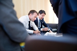 Migranti: l'intesa Ue è solo sulla carta, nuovo scontro tra Conte e Macron