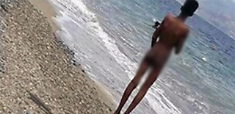Migranti nudi in spiaggia a Pozzallo, proteste dei bagnanti