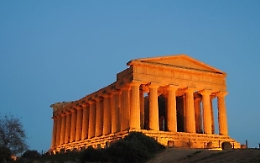 Visite teatralizzate all'alba alla Valle dei Tempi con granite e brioches