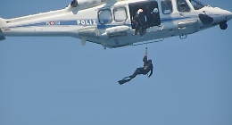 Estate al mare in Sicilia, la polizia dispiega elicotteri e sommozzatori