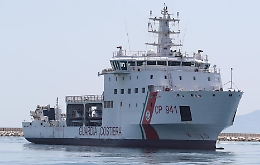 Migranti, Diciotti ancora in stand by resta ferma al largo di Lampedusa