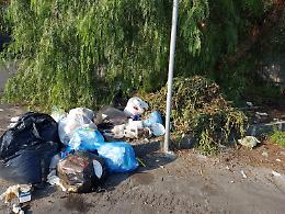 Pedara, discarica di via Sottomonte: dopo la segnalazione il peggioramento