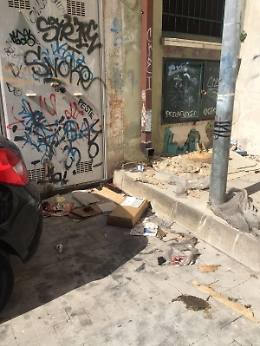 Catania, via Sisto - via Grotte Bianche: spazzatura non rimossa da più di sei settimane