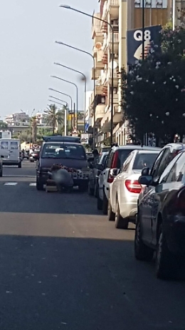 Catania, viale Vittorio Veneto: parcheggio  "selvaggio"