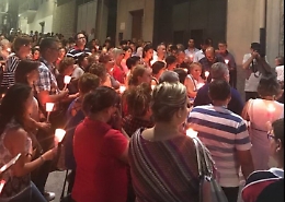 Auto killer su vicini di casa, a Palagonia fiaccolata di solidarietà