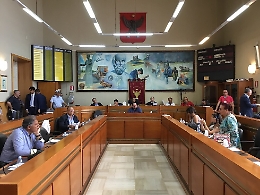 Gela, sfiducia al sindaco Messinese: la Giunta si presenta dimissionaria