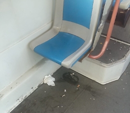 Ma gli autobus dell'Amt di Catania non li pulisce nessuno?