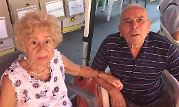 Nonnini innamorati tra le macerie del ponte Morandi: lei &egrave; di Catania