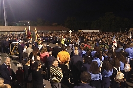 Sisma a Biancavilla, fedeli pregano e c'è chi ne approfitta per truffarli..