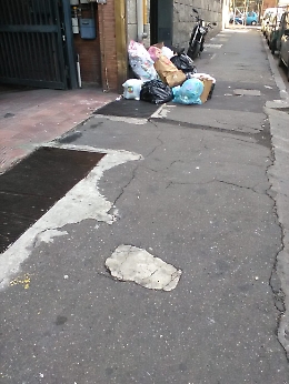 Catania, in Via Gambino l'inciviltà è sovrana