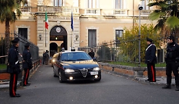 «Ad Acireale Cosa Nostra comanda», cancellata la scritta  e non solo...