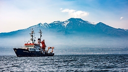 Etna scivola verso il mare: c'&egrave; un rischio tsunami?