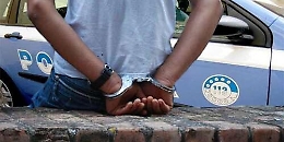 Arresti convalidati per migranti che sequestrano operatrici in comunità