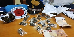 Riposto, studente del Nautico spacciava droga ai coetanei: arrestato