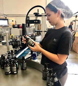 Cosmetici pure con acqua dell'Etna, così la bellezza etnea sbarca in Cina