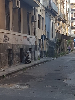 Catania: Via Orto San Clemente: troppe buche nell'asfalto e nessuno interviene