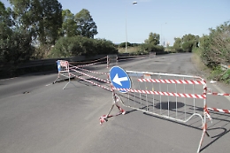 Zona Industriale Catania, vie colabrodo: transenne sull'Ottava Strada