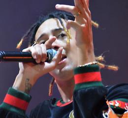 Fenomeno Ghali ad Acireale: il rapper conquista anche mamme e papà